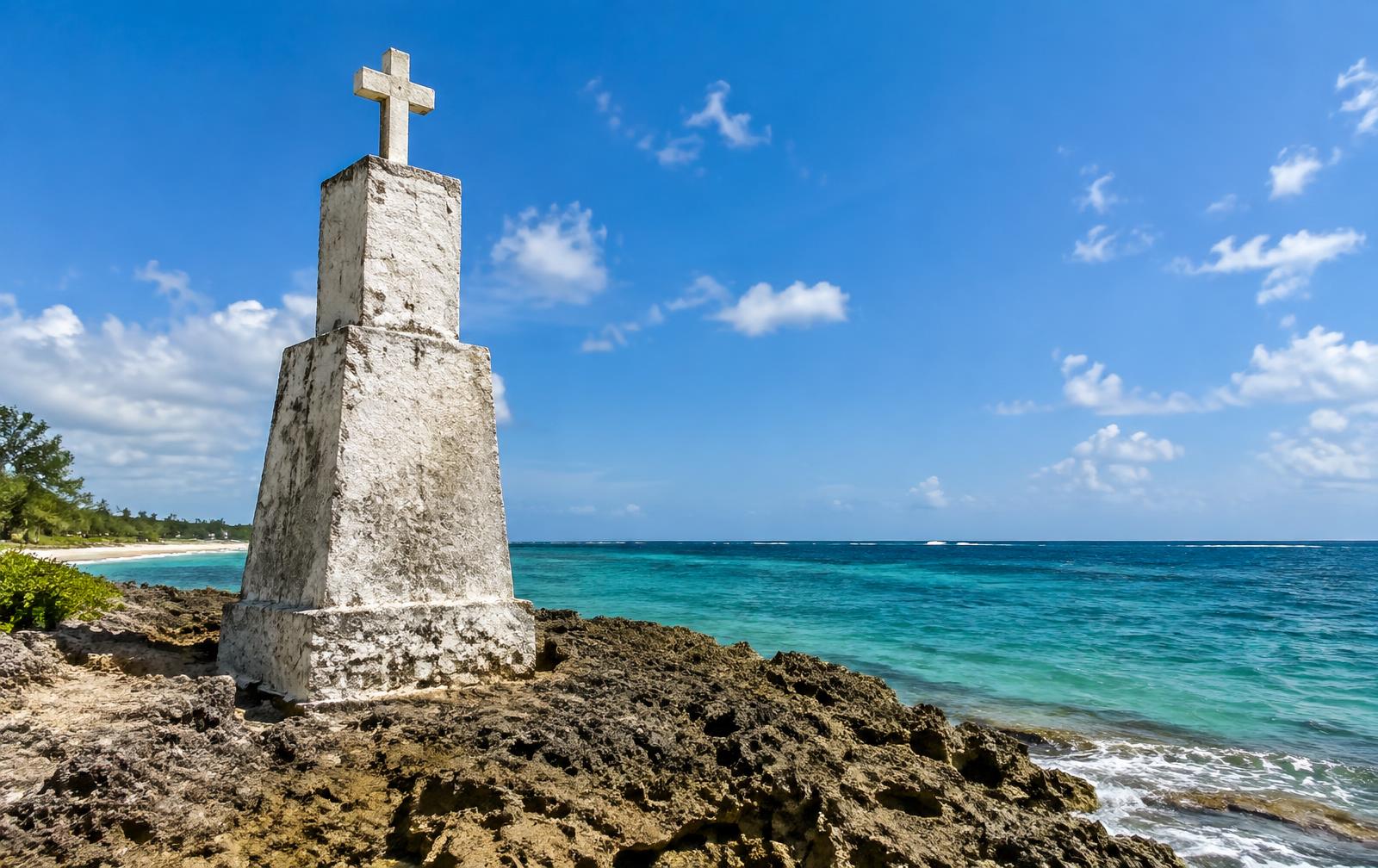 Vasco da Gama Pillar on the Indian Ocean shoreline in Malindi